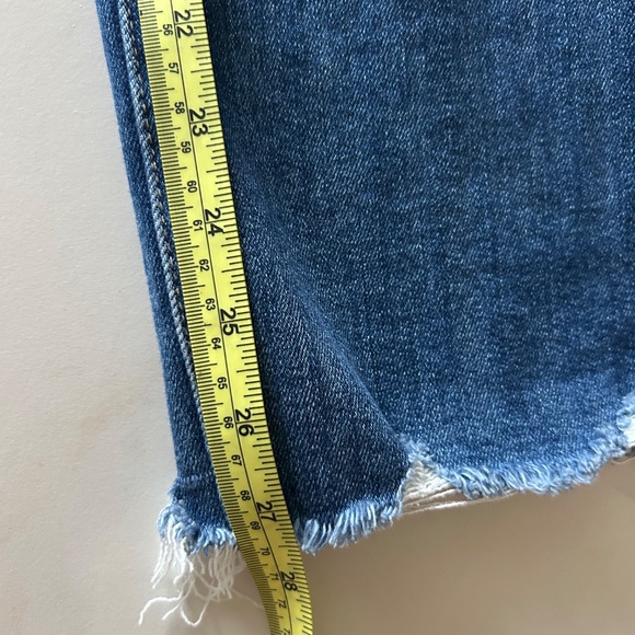 Cool Girl Mid Rise Wide Leg Crop Lovervet Jeans
Size 7/28 - Picture 15 of 16